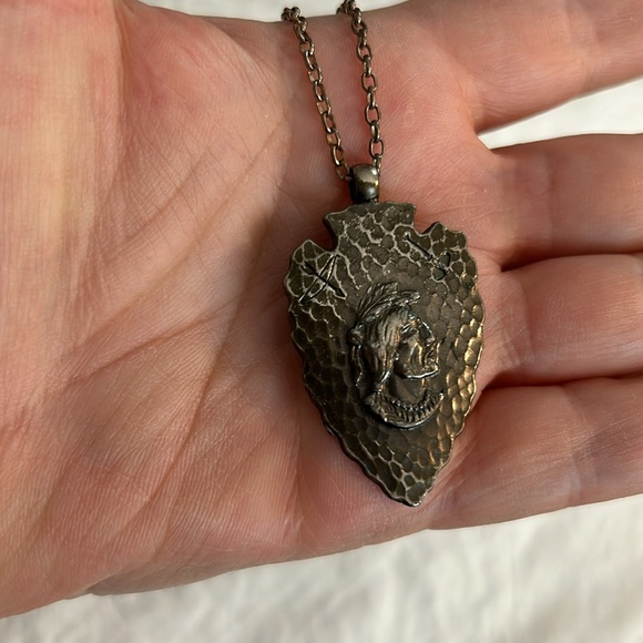 Vintage Indian Arrowhead Pendant on a 925 Sterling Chain - Picture 6 of 8